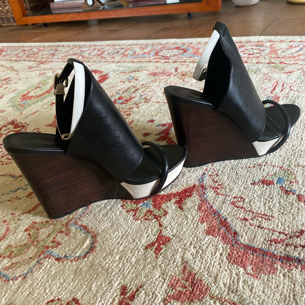 stacked platform. - Picture 6 of 11